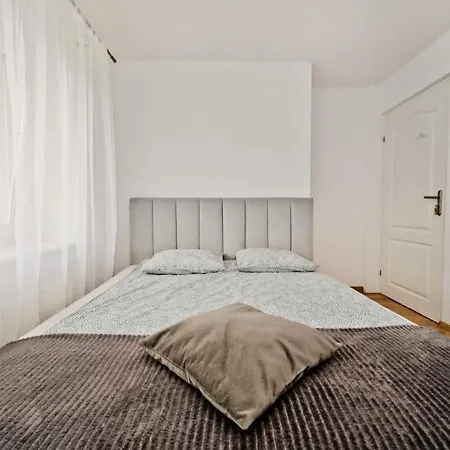 Quarto em Acomodações Particulares I Juz *